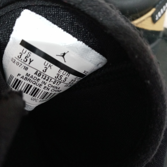 Awesome Classic Jordan Fadeaway Black 3.5y - Picture 2 of 6